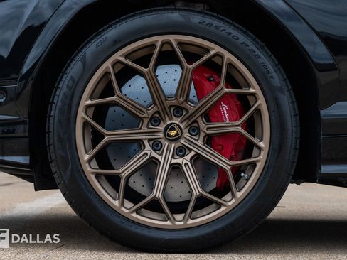Used 2024 Lamborghini Urus S AWD/4WD image 8