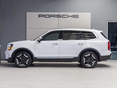 Used 2024 Kia Telluride S image 2