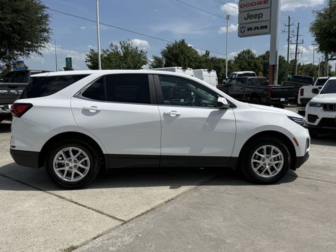 Used 2024 Chevrolet Equinox LT FWD image 3