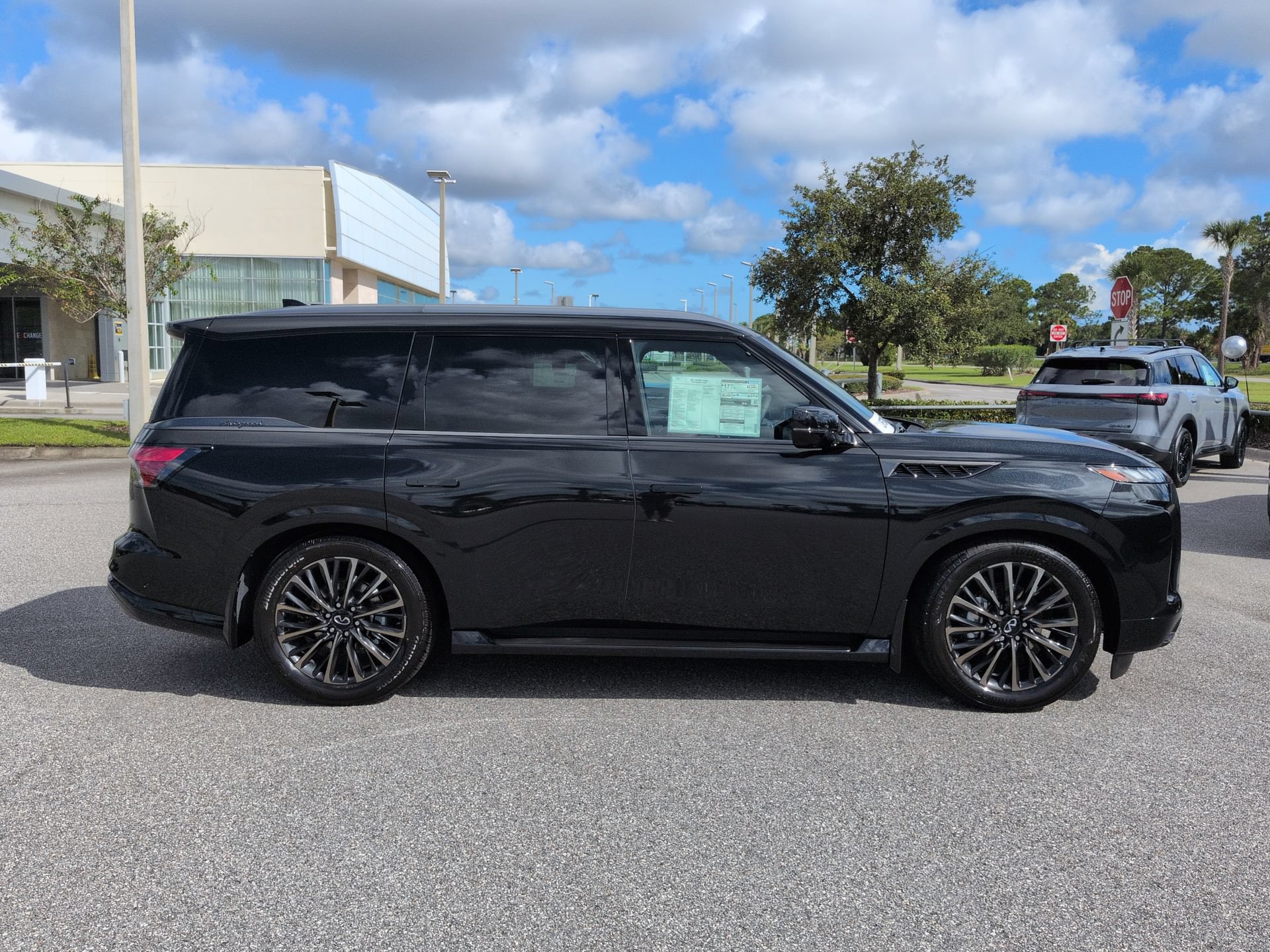 New 2027 INFINITI QX80 Autograph w/ Premium Cargo Package AWD/4WD image 4