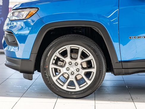 Used 2022 Jeep Compass Latitude AWD/4WD image 7