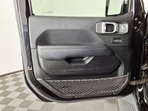 Used 2022 Jeep Wrangler Unlimited Sahara w/ LED Lighting Group AWD/4WD image 16