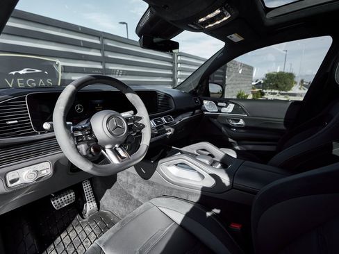 Used 2024 Mercedes-Benz GLS 63 AMG 4MATIC image 2