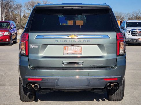 Used 2023 Chevrolet Suburban Premier image 9