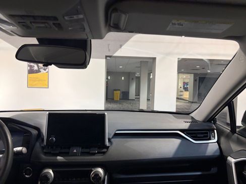 Used 2025 Toyota RAV4 XLE image 37