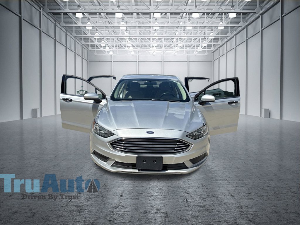Used 2018 Ford Fusion SE w/ Fusion SE Technology Package FWD image 11