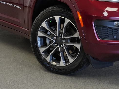 Certified 2023 Jeep Grand Cherokee L Overland AWD/4WD image 4