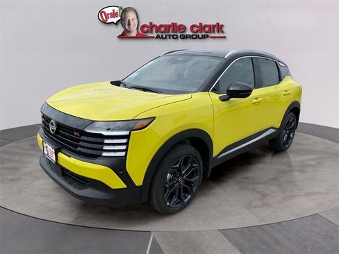 New 2026 Nissan Kicks SR image 2