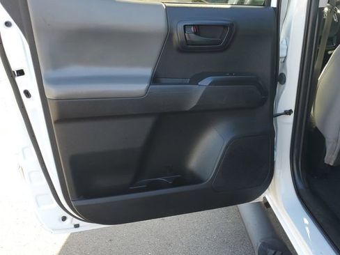 Used 2022 Toyota Tacoma SR w/ SR Convenience Package image 9