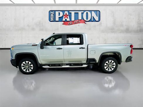 Used 2025 Chevrolet Silverado 2500 Custom w/ Custom Value Package AWD/4WD image 4