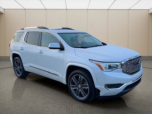 Used 2017 GMC Acadia Denali w/ Technology Package image 2