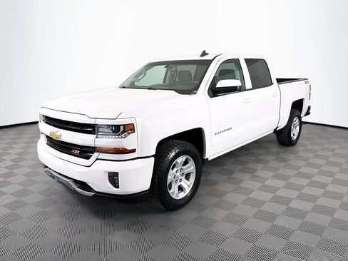 Used 2018 Chevrolet Silverado 1500 LT w/ All Star Edition AWD/4WD image 3