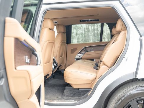 Certified 2025 Land Rover Range Rover Long Wheelbase SE AWD/4WD image 33