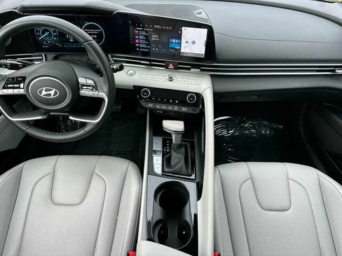 Used 2024 Hyundai Elantra Limited FWD image 16