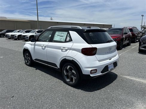 New 2025 Hyundai Venue Limited image 13