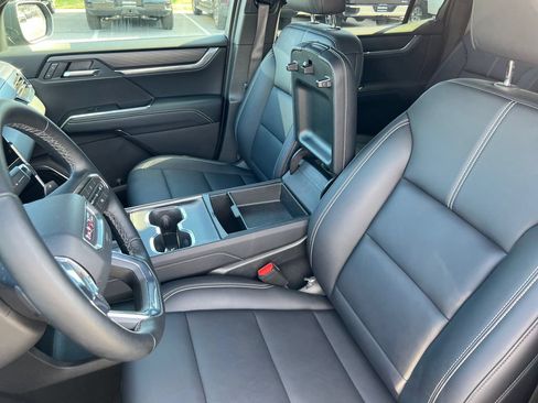 Used 2026 GMC Acadia Elevation w/ Elevation Premium Package AWD/4WD image 14