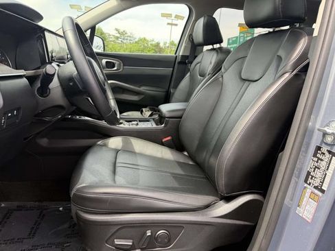 Used 2023 Kia Sorento S w/ Panoramic Sunroof Package AWD/4WD image 11