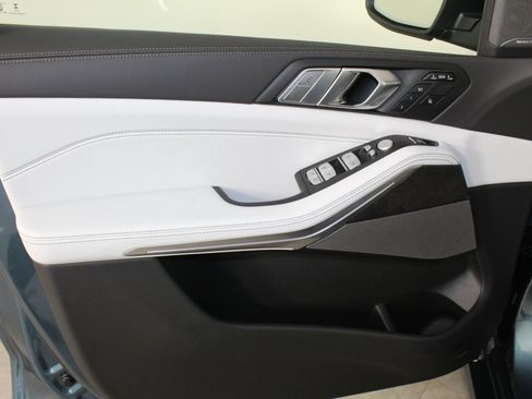 New 2026 BMW X7 xDrive40i w/ Premium Package image 11