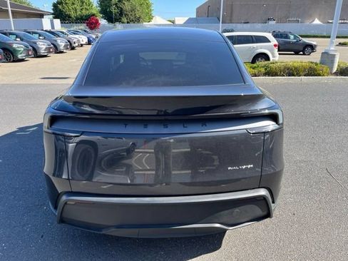 Used 2026 Tesla Model Y AWD image 6