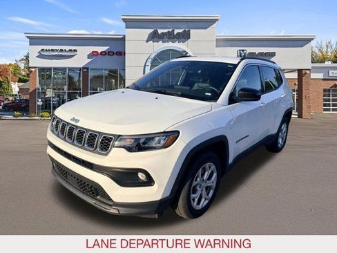 Used 2024 Jeep Compass Latitude AWD/4WD image 4