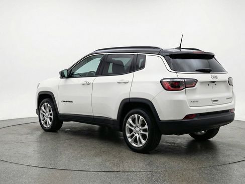 Used 2025 Jeep Compass Limited image 6