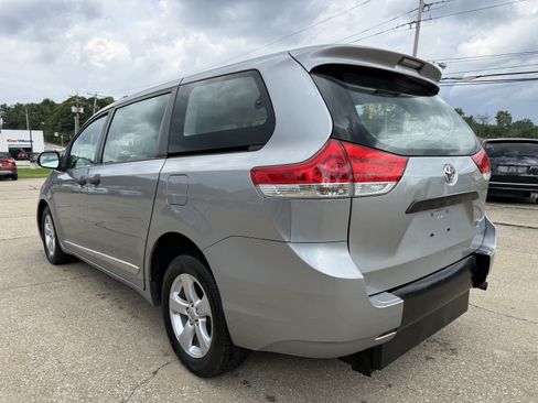 Used 2013 Toyota Sienna L w/ Towing Pkg FWD image 4