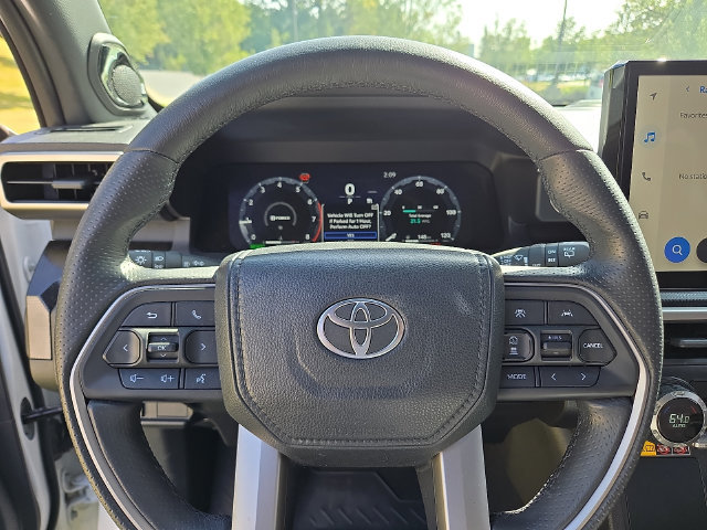 Used 2025 Toyota 4Runner Limited w/ Tow Technology Package AWD/4WD image 4