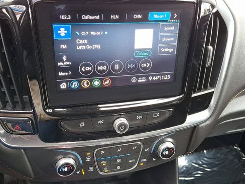Used 2021 Chevrolet Traverse LT image 16