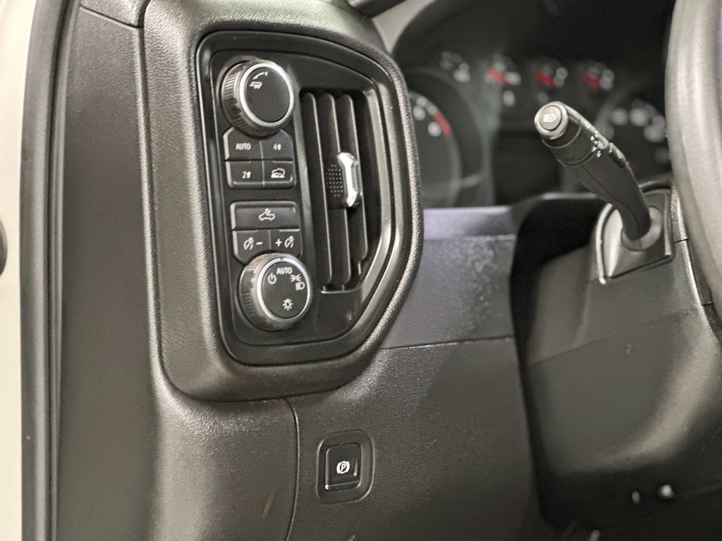 Used 2026 Chevrolet Silverado 1500 Custom w/ LPO, Dark Essentials Package AWD/4WD image 17
