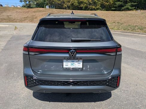New 2026 Volkswagen Tiguan SE R-Line AWD/4WD image 5