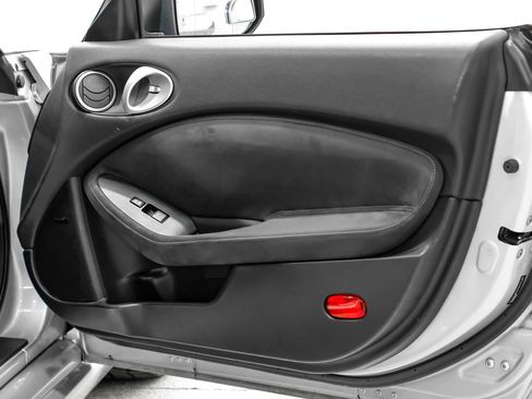 Used 2013 Nissan 370Z Touring w/ Sport Pkg RWD image 30