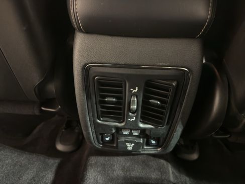 Used 2016 Jeep Grand Cherokee Limited w/ Luxury Group II AWD/4WD image 28