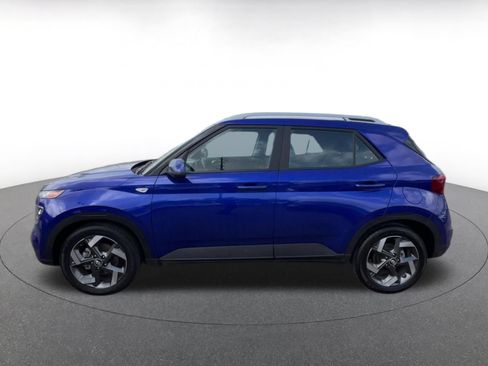 Used 2025 Hyundai Venue SEL FWD image 9