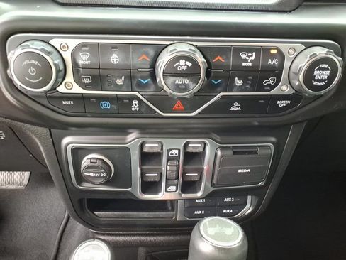 Certified 2022 Jeep Wrangler Unlimited Sahara w/ Cold Weather Group AWD/4WD image 8