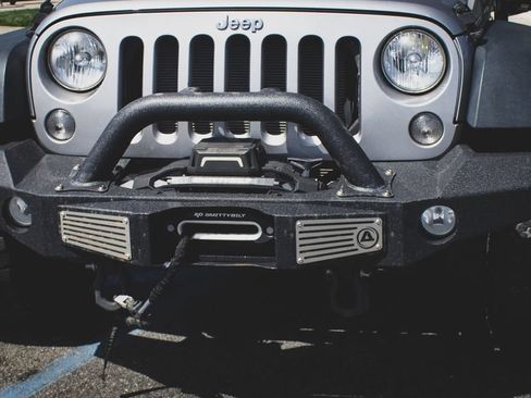 Used 2015 Jeep Wrangler Sport w/ Connectivity Group AWD/4WD image 3