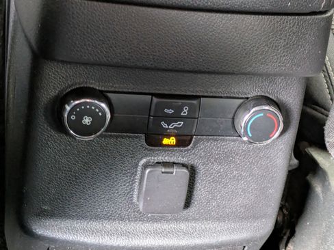 Certified 2018 Ford Explorer XLT FWD image 21