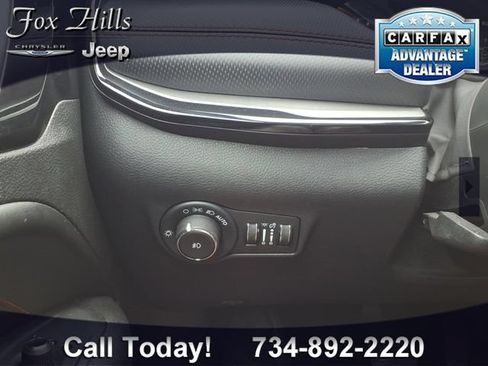 Used 2025 Jeep Compass Trailhawk w/ Sun & Sound Group AWD/4WD image 17