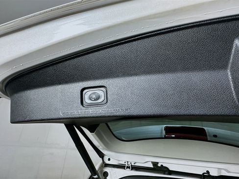 Used 2017 Ford Explorer Platinum image 32