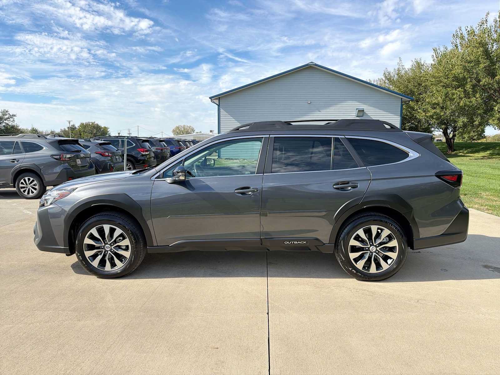 Used 2024 Subaru Outback Limited AWD/4WD image 3
