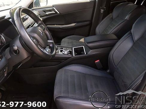 Used 2024 Mitsubishi Outlander AWD image 13