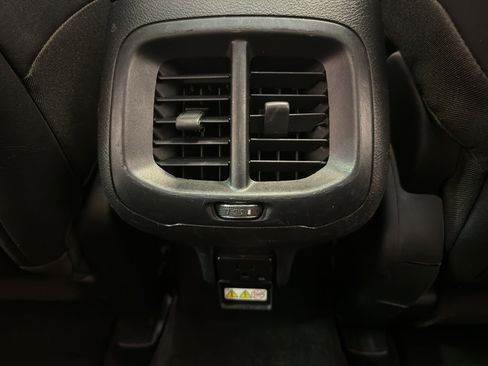 Used 2015 Jeep Cherokee Limited image 28