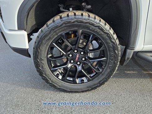 Used 2022 GMC Sierra 1500 AT4X image 9