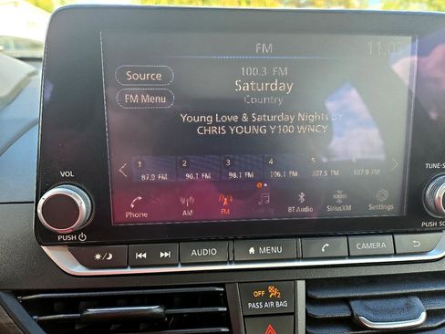 Used 2023 Nissan Altima 2.5 SV image 17