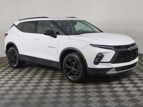 Used 2024 Chevrolet Blazer LT w/ Convenience Package FWD image 2