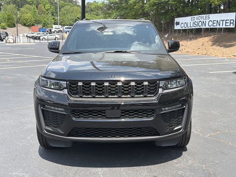New 2026 Jeep Grand Cherokee Limited RWD image 2
