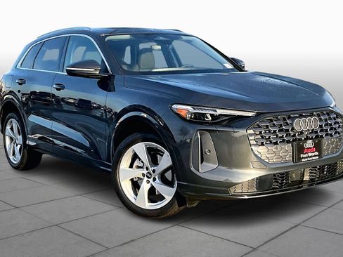 Certified 2025 Audi Q5 Premium Plus w/ Premium Plus image 3