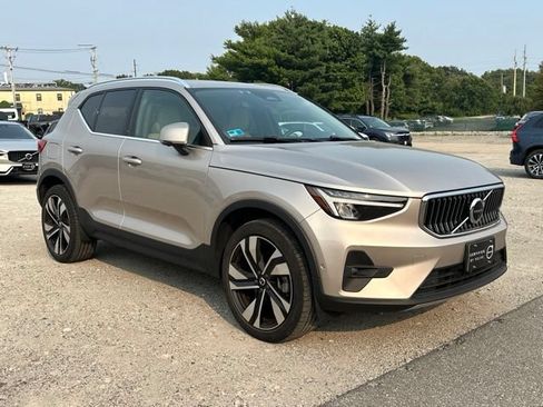 Used 2024 Volvo XC40 B5 Plus w/ Protection Package Premier AWD/4WD image 1