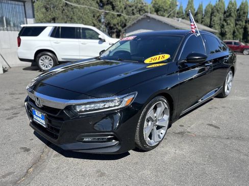 Used 2018 Honda Accord Touring image 3
