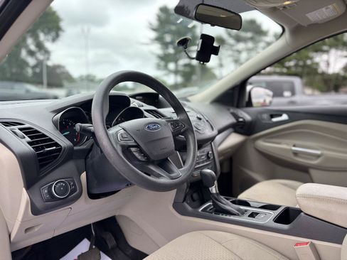 Used 2017 Ford Escape SE FWD image 16
