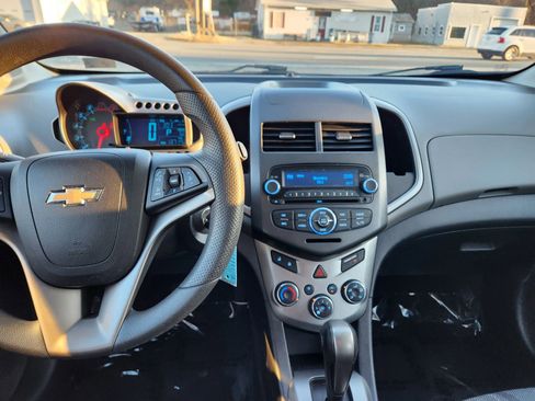 Used 2014 Chevrolet Sonic LT image 30